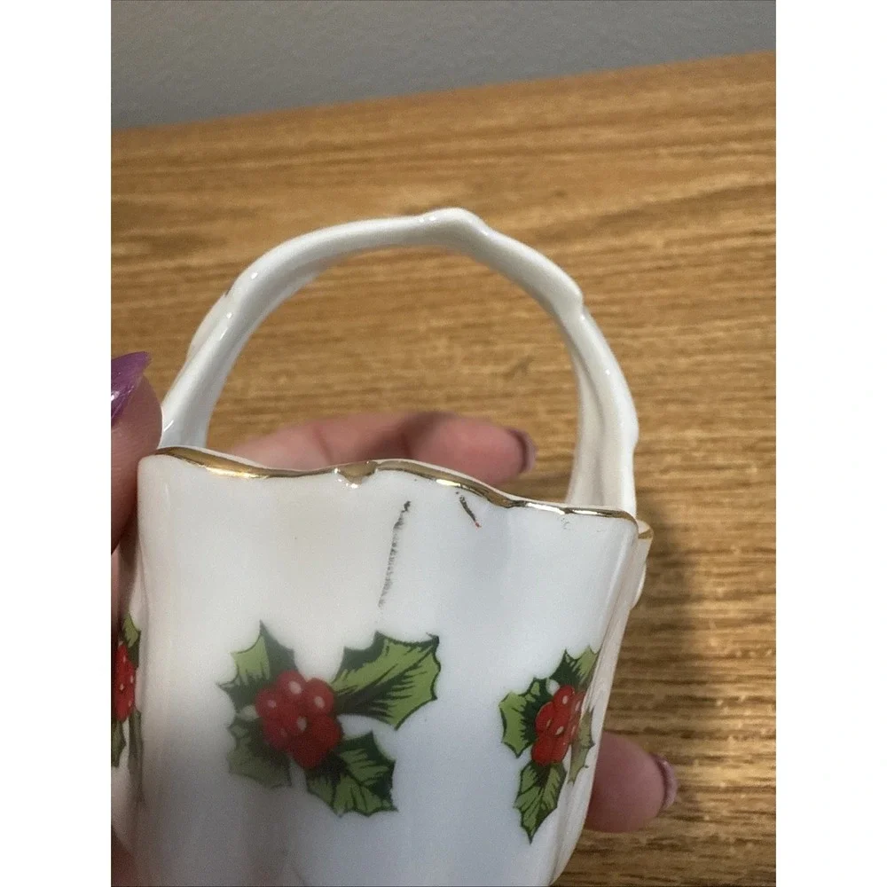 Vintage Lefton Holly Berry Small Basket China 04843 Gold Trim‎ Christmas Trinket